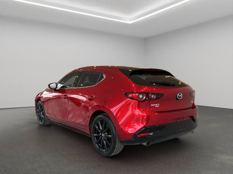 Mazda Mazda 3 5 pts. HB Signature, 2.5T, TA, piel, s. Bose, RA-18, 4x4 2023